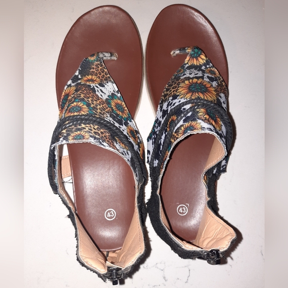 SUNFLOWER canvas backed Thong Sandals Size 10.5 excellent used condition - Picture 2 of 9
